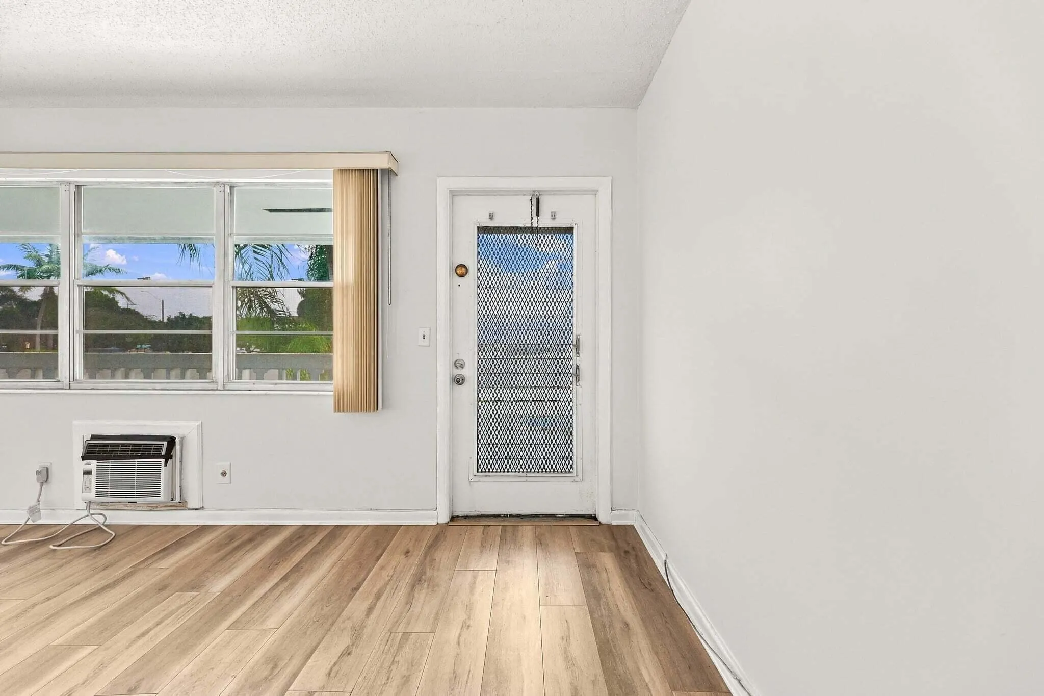 16 WESTBURY A Circle #16