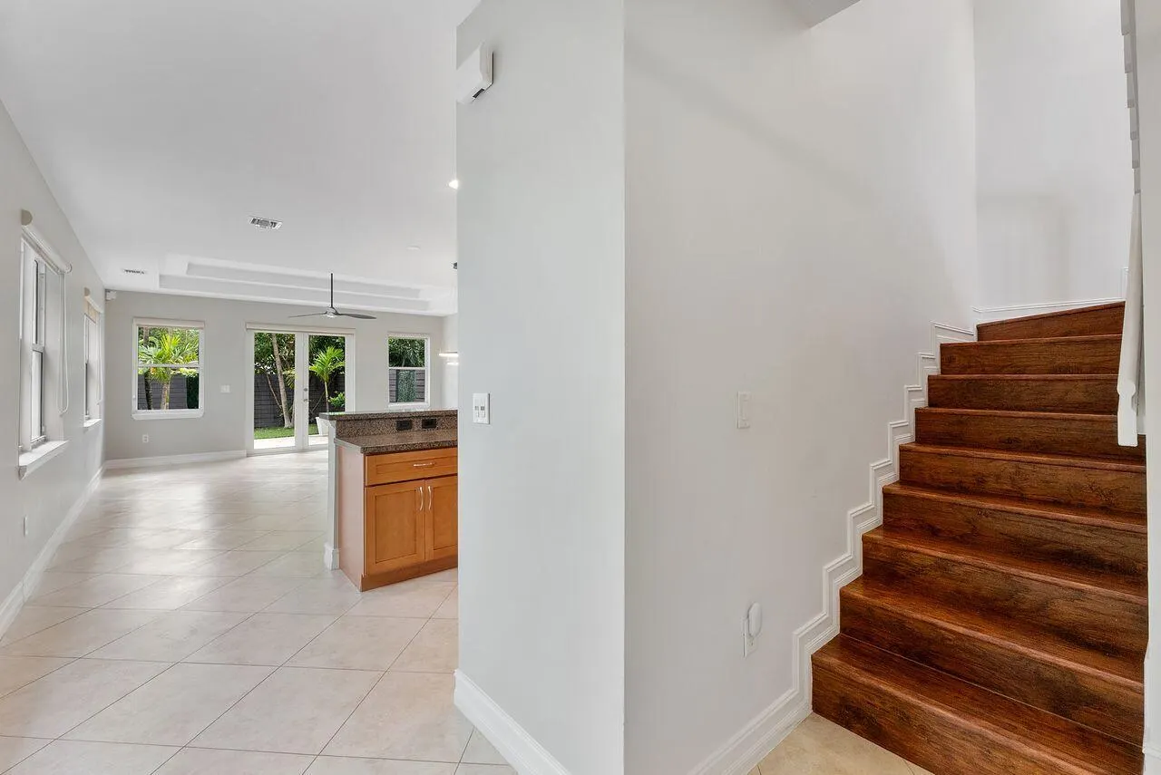 612 SW 10th Street