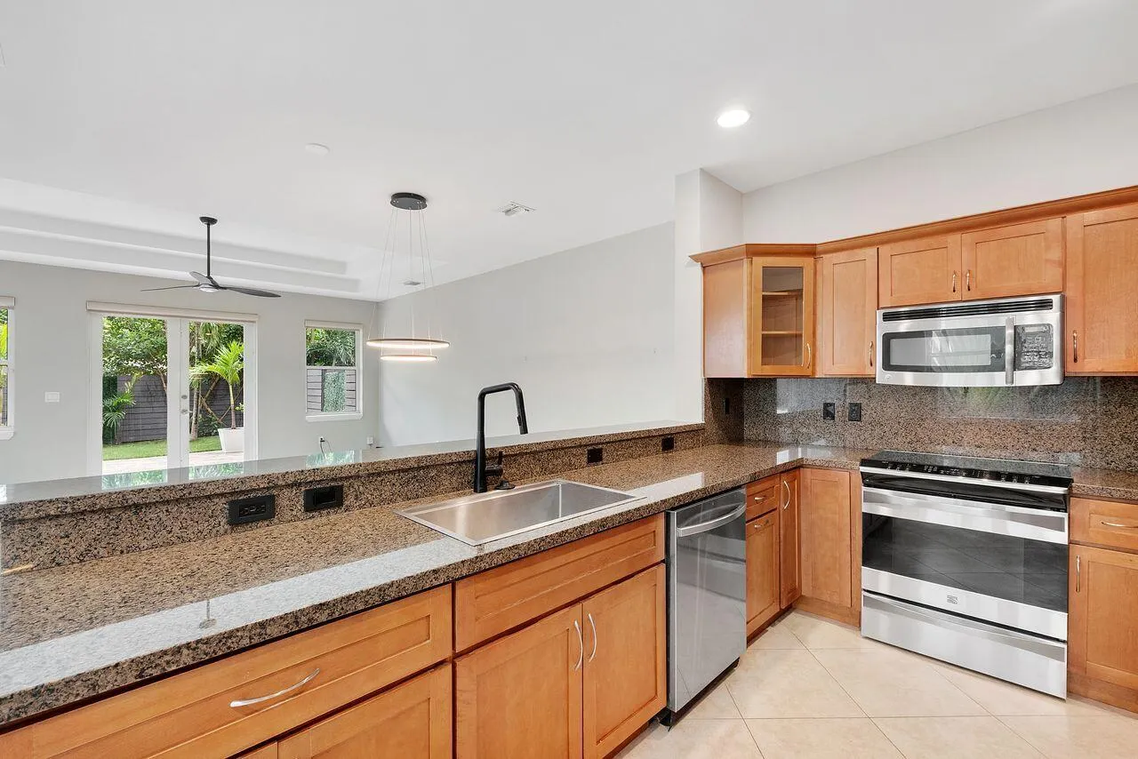 612 SW 10th Street