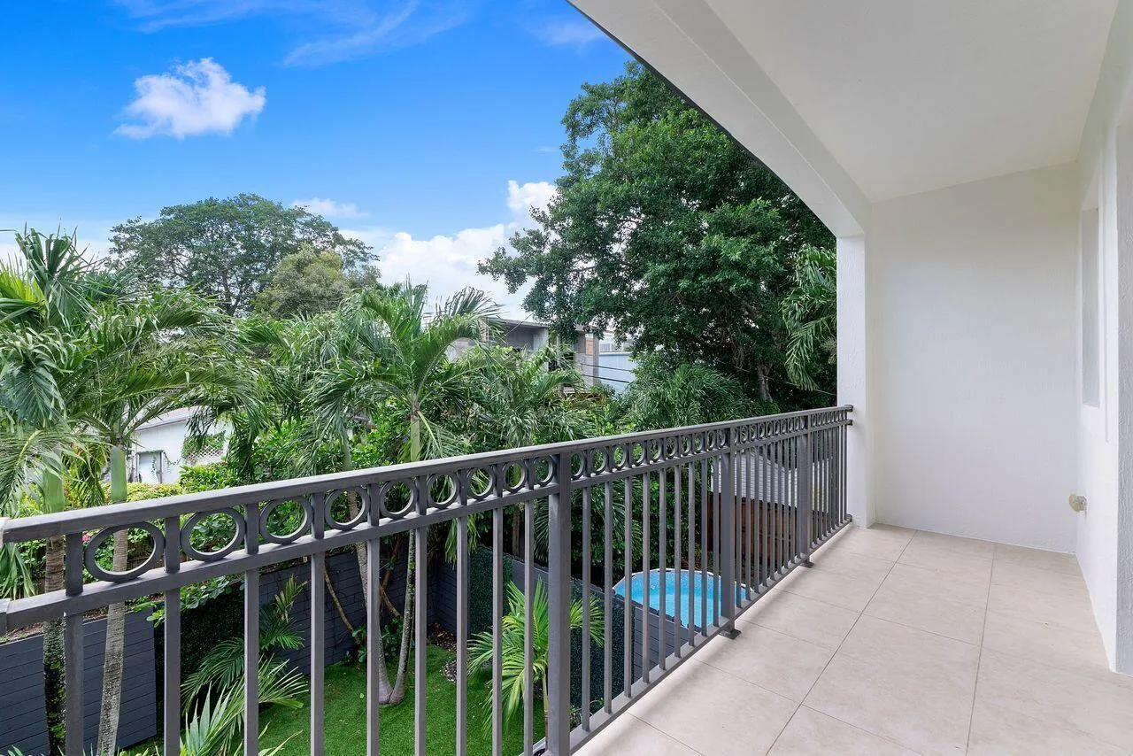 612 SW 10th Street