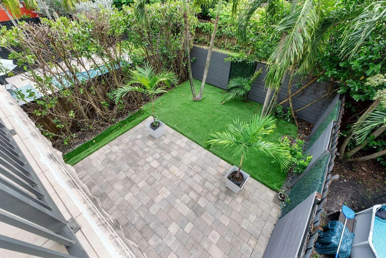 612 SW 10th Street