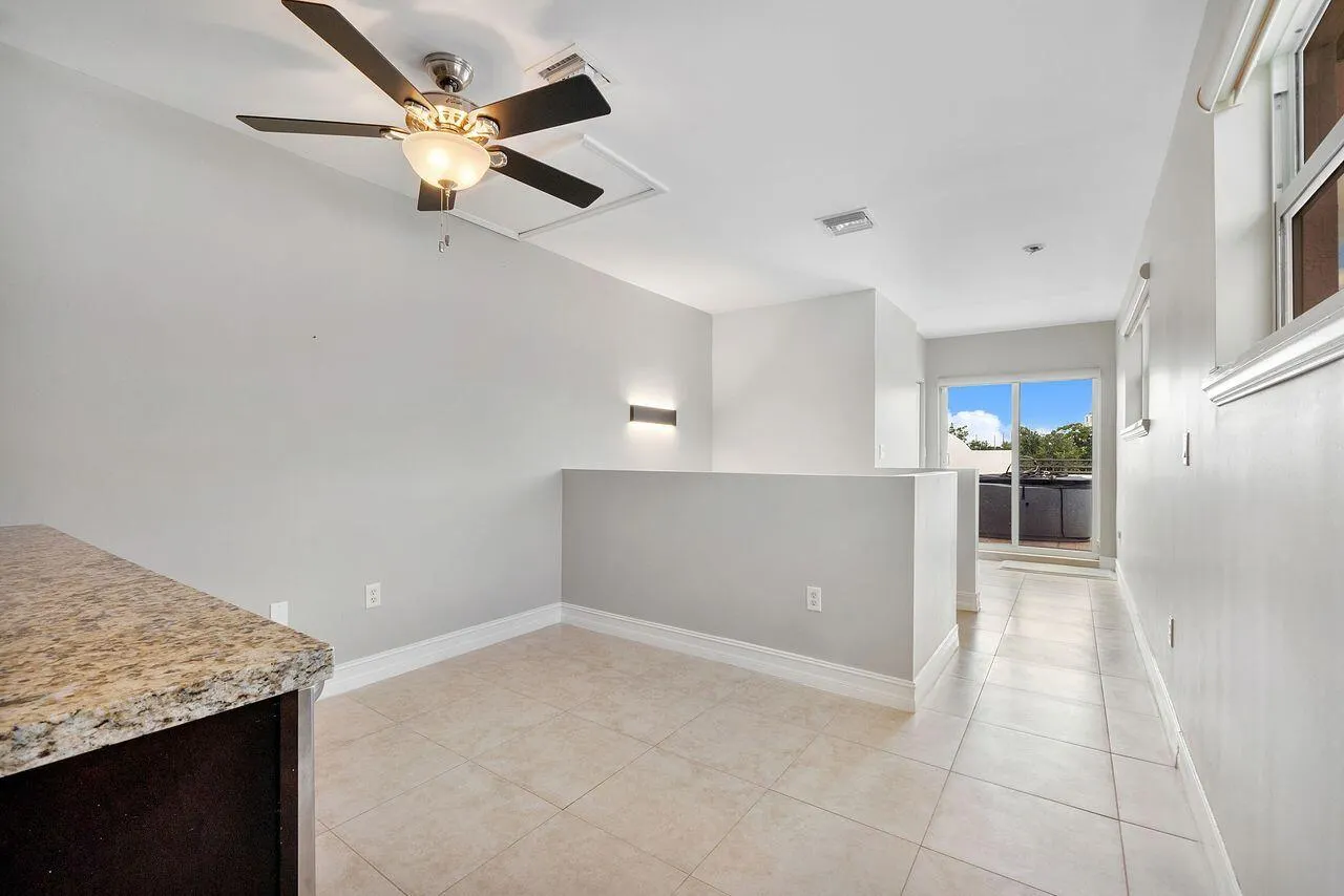 612 SW 10th Street