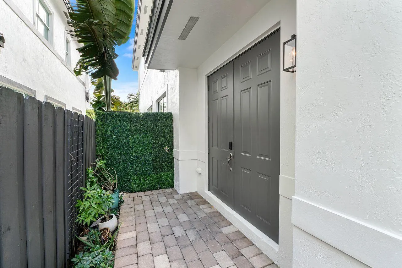 612 SW 10th Street