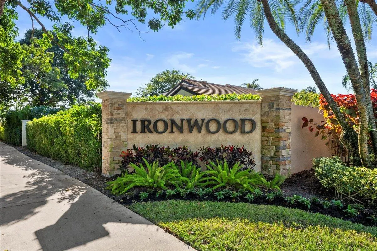 4 Ironwood Way N
