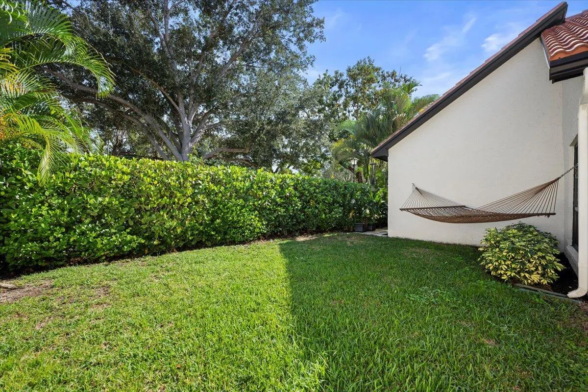 4 Ironwood Way N