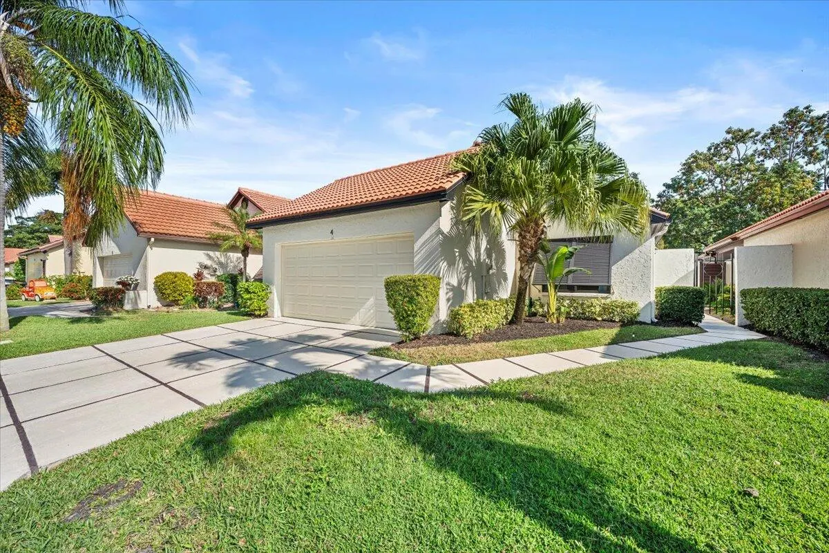 4 Ironwood Way N