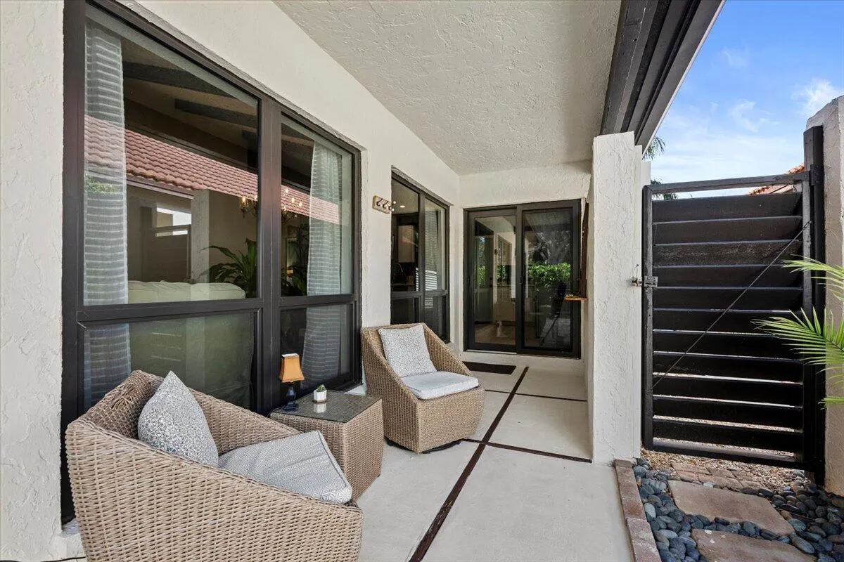 4 Ironwood Way N