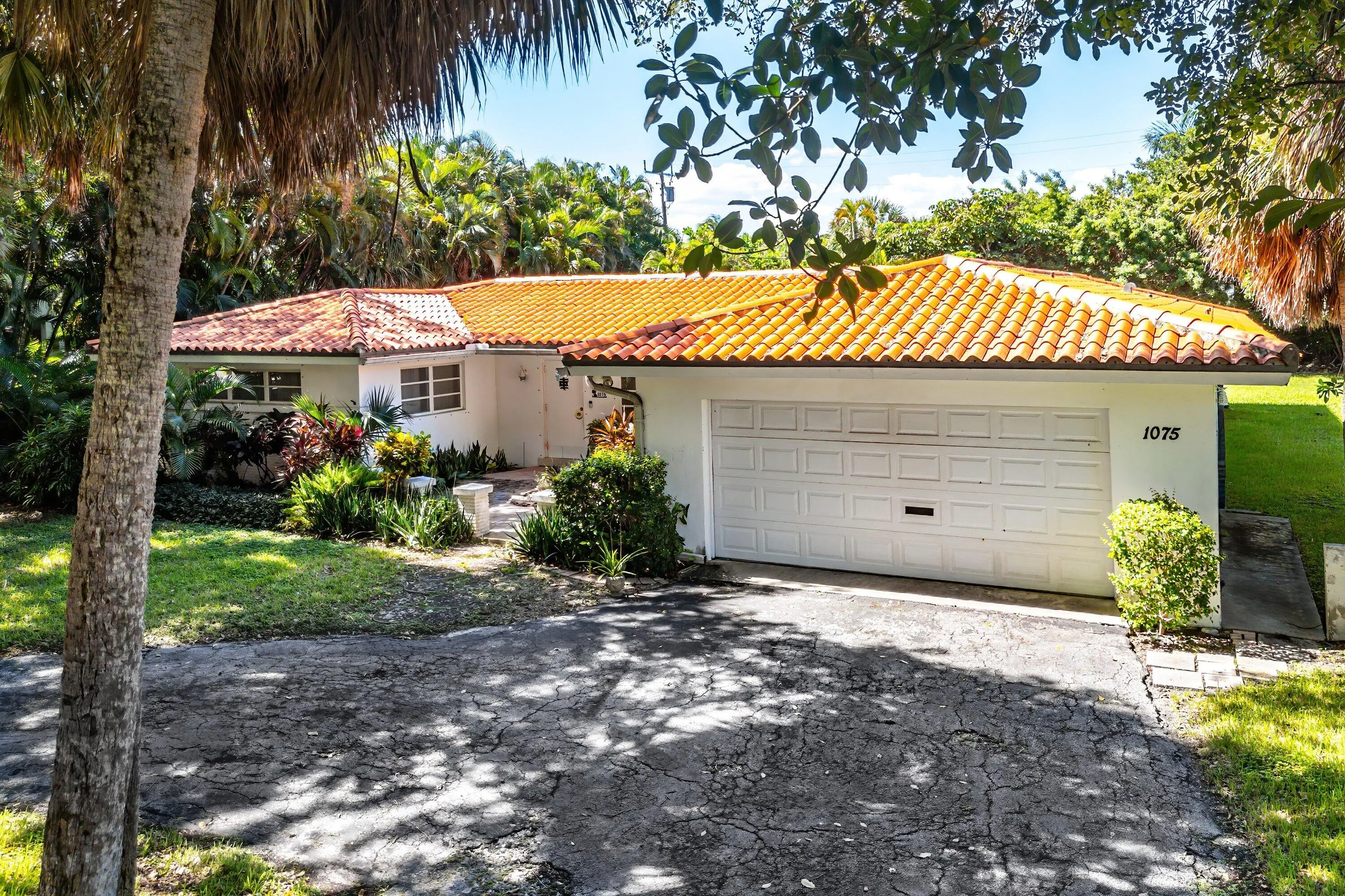 1075 Banyan Road