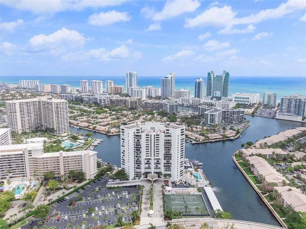 300 THREE ISLANDS Boulevard #306