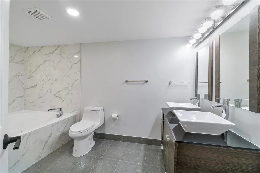 300 THREE ISLANDS Boulevard #306