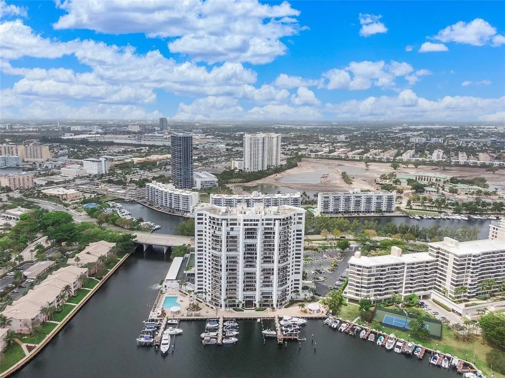 300 THREE ISLANDS Boulevard #306
