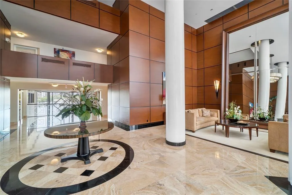 300 THREE ISLANDS Boulevard #306