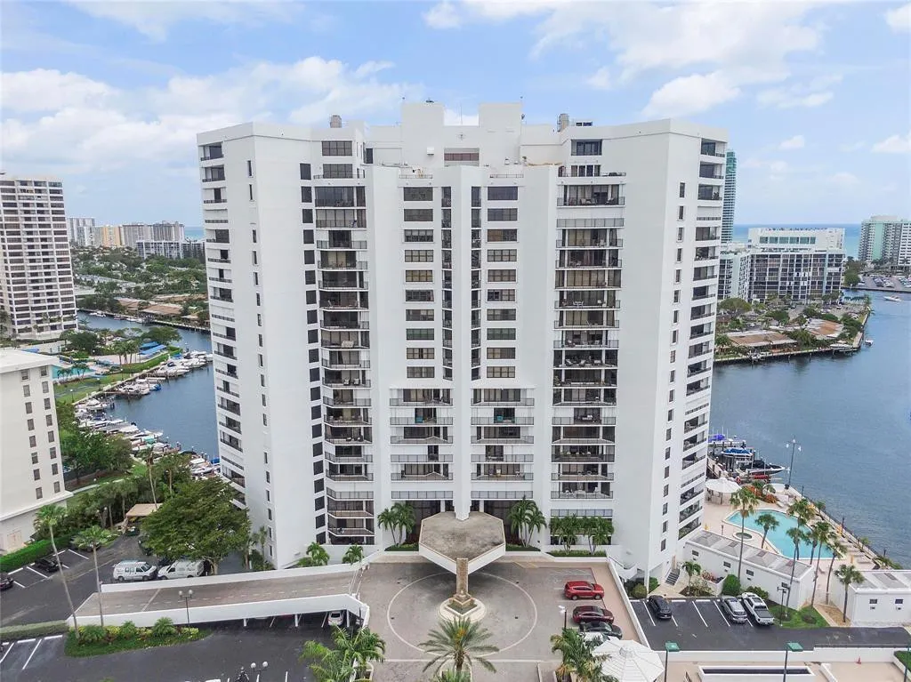 300 THREE ISLANDS Boulevard #306