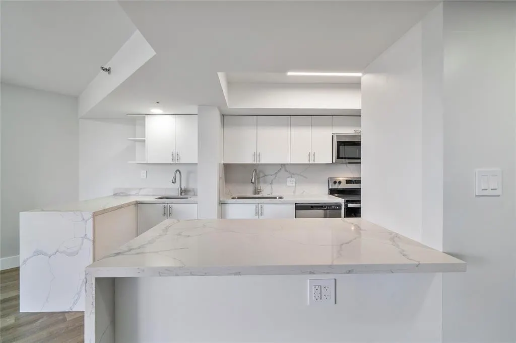 300 THREE ISLANDS Boulevard #306