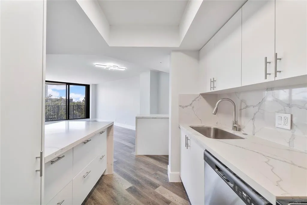 300 THREE ISLANDS Boulevard #306