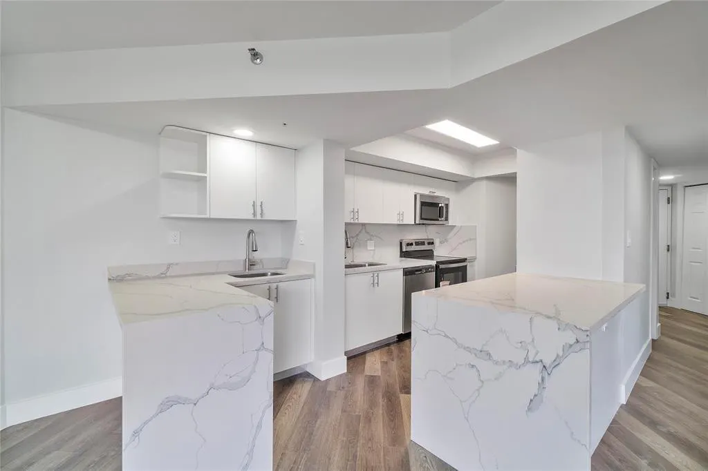 300 THREE ISLANDS Boulevard #306