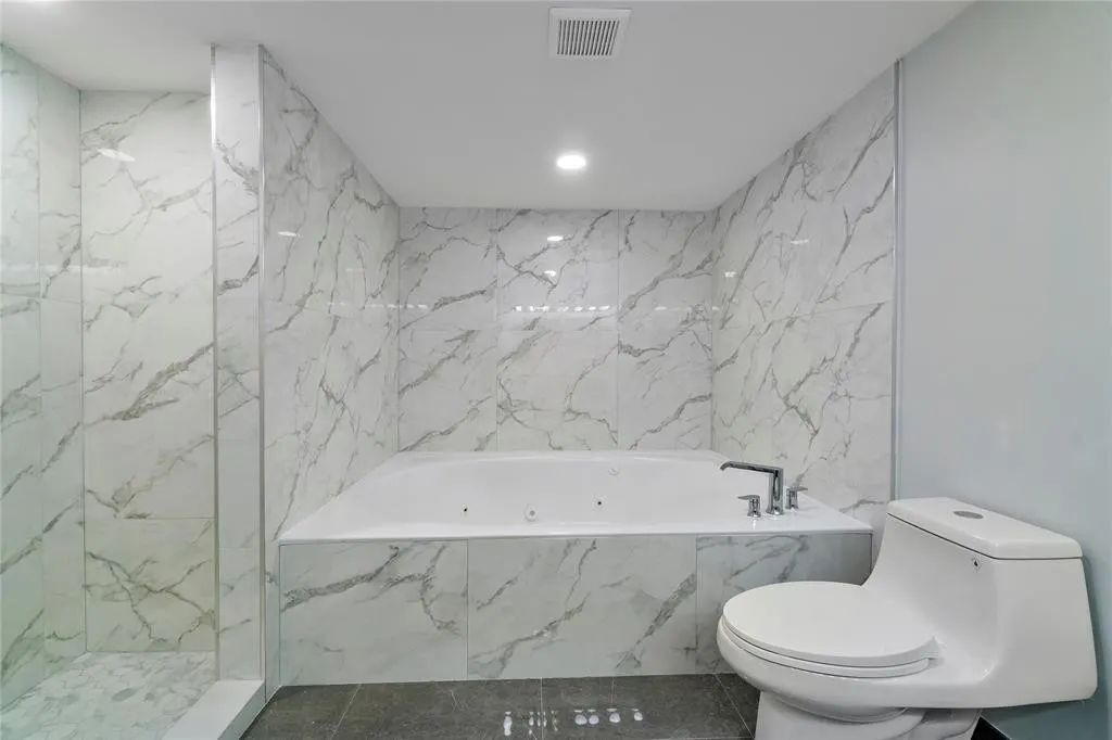 300 THREE ISLANDS Boulevard #306