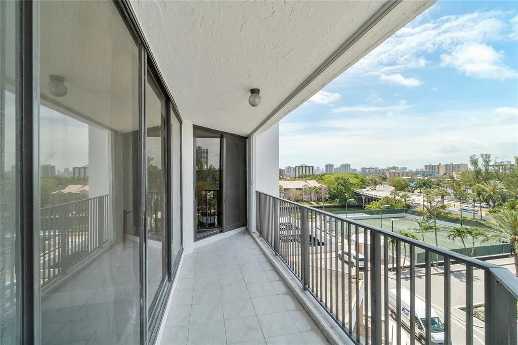 300 THREE ISLANDS Boulevard #306