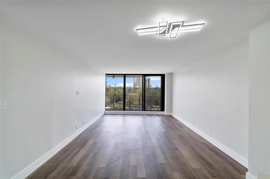 300 THREE ISLANDS Boulevard #306