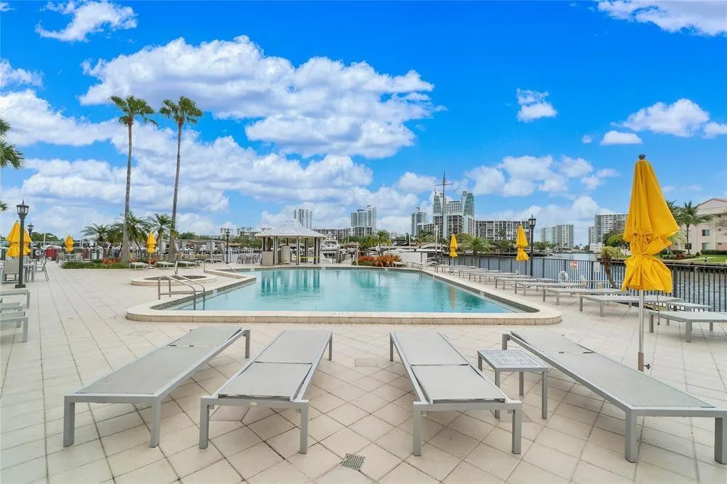 300 THREE ISLANDS Boulevard #306