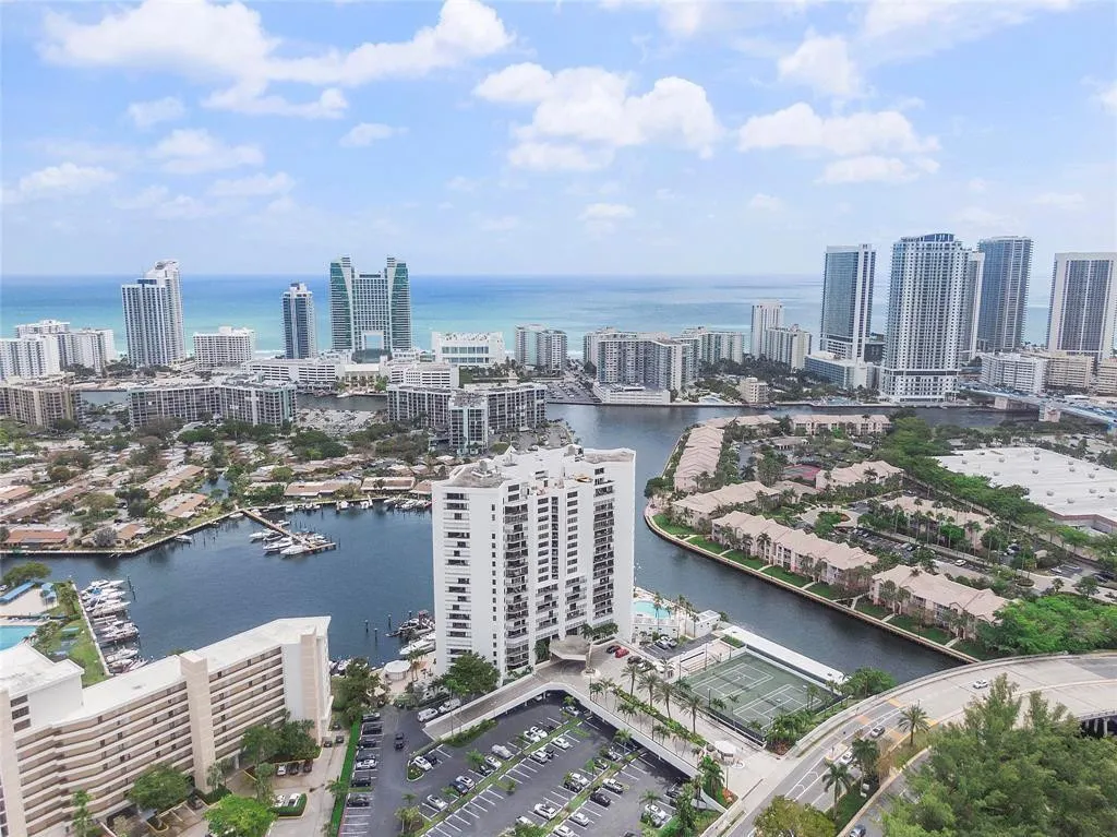 300 THREE ISLANDS Boulevard #306