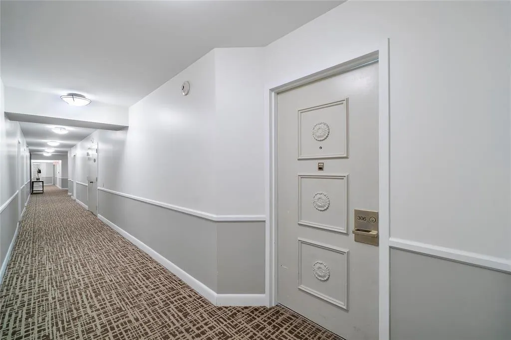 300 THREE ISLANDS Boulevard #306