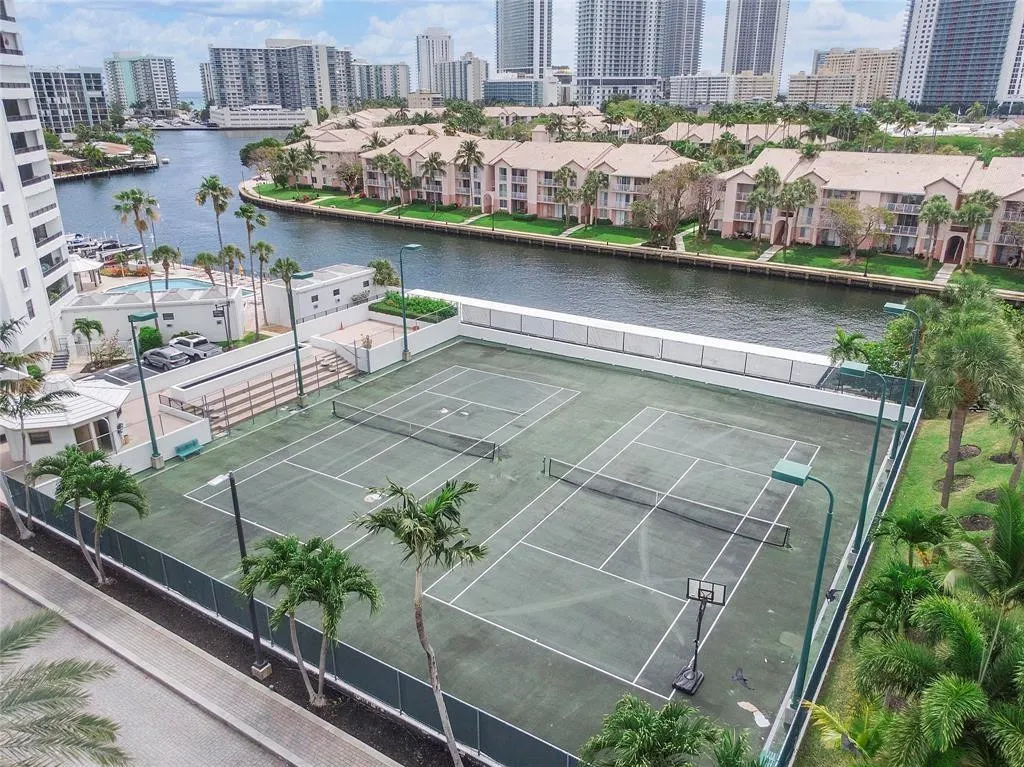300 THREE ISLANDS Boulevard #306