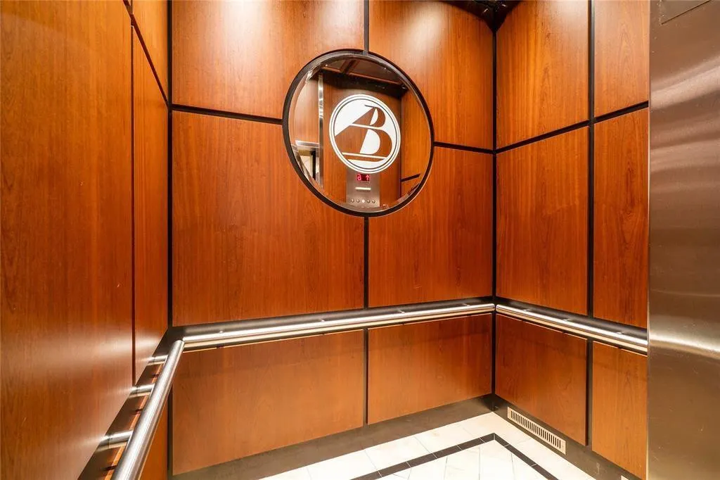 300 THREE ISLANDS Boulevard #306