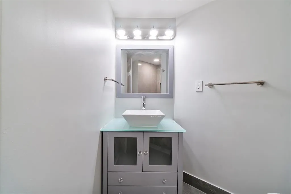 300 THREE ISLANDS Boulevard #306