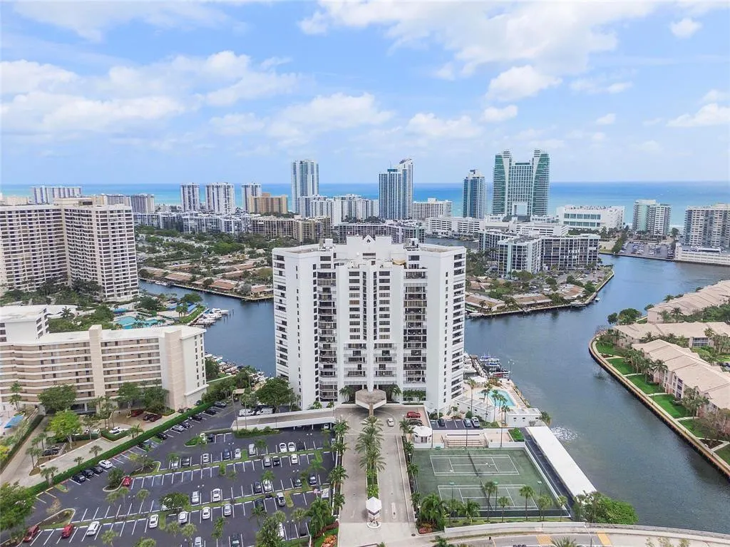 300 THREE ISLANDS Boulevard #306