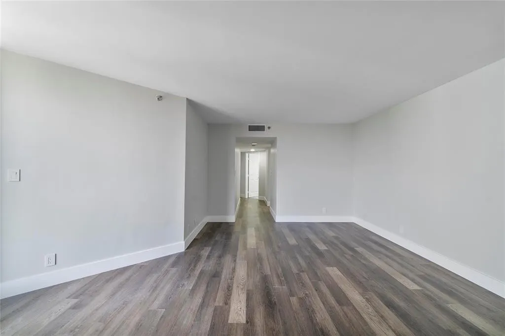300 THREE ISLANDS Boulevard #306