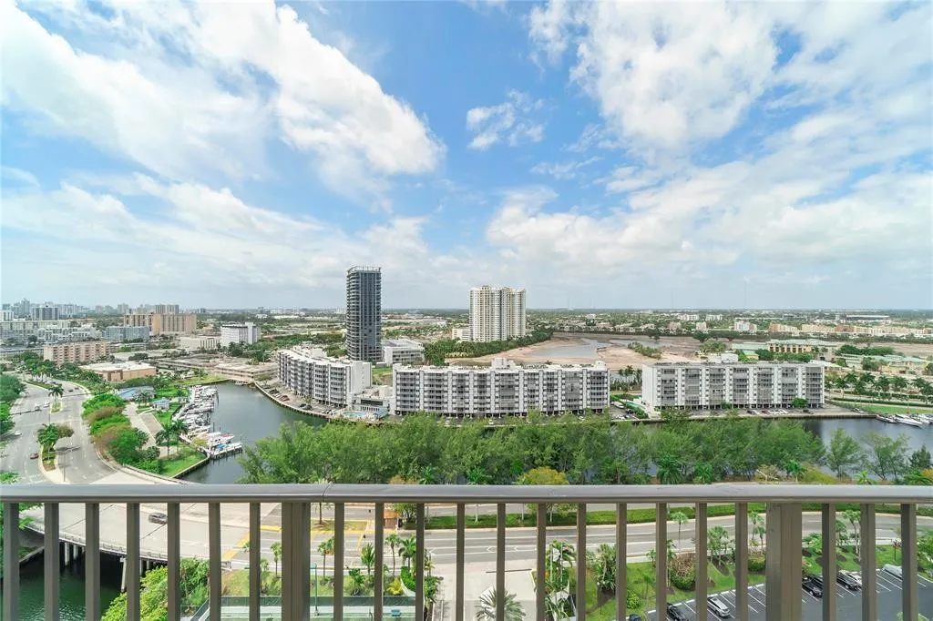300 THREE ISLANDS Boulevard #306