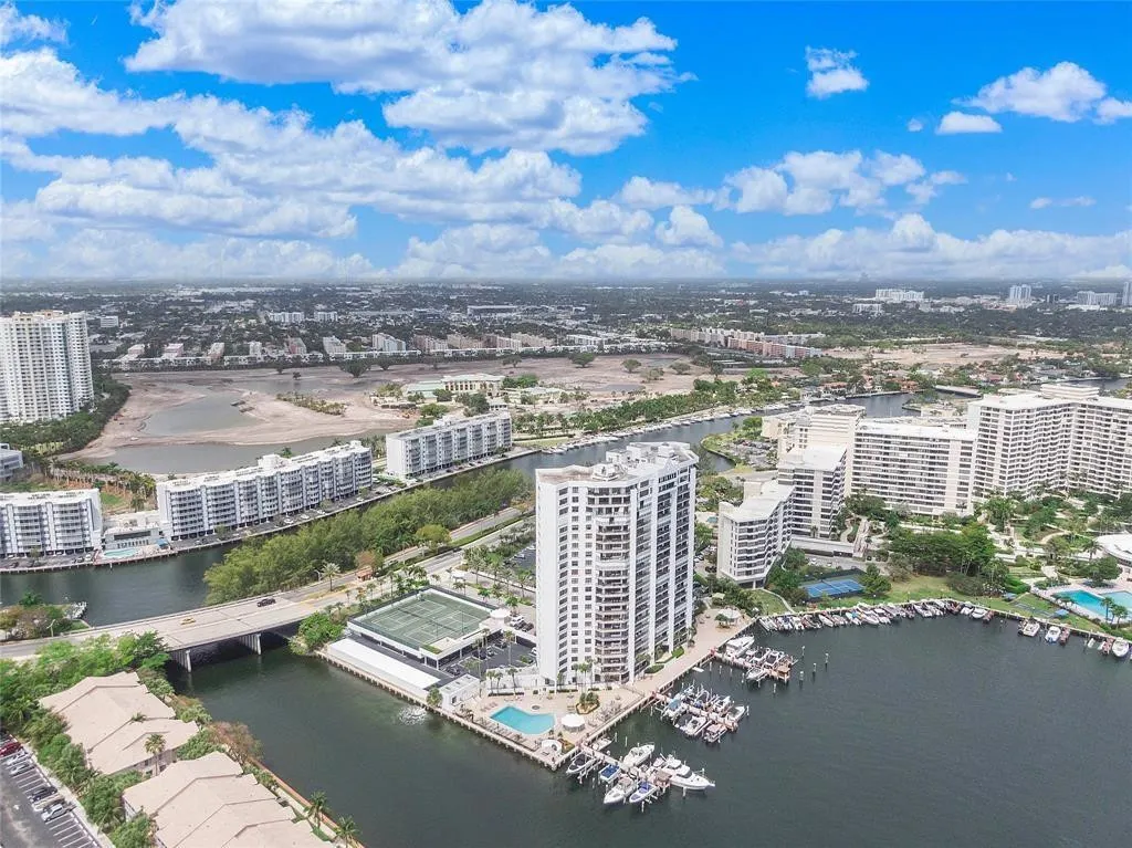 300 THREE ISLANDS Boulevard #306