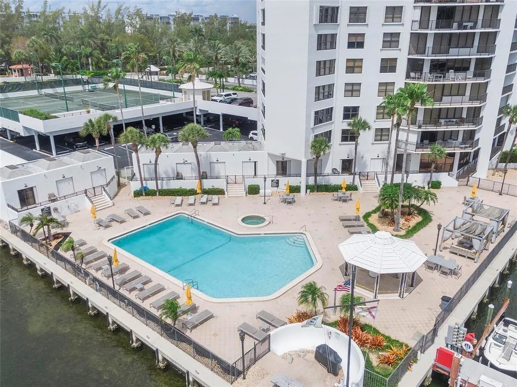 300 THREE ISLANDS Boulevard #306