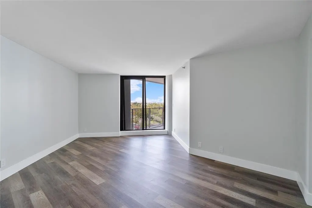 300 THREE ISLANDS Boulevard #306