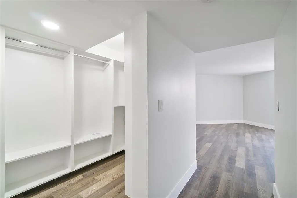 300 THREE ISLANDS Boulevard #306
