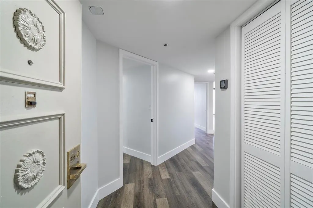 300 THREE ISLANDS Boulevard #306