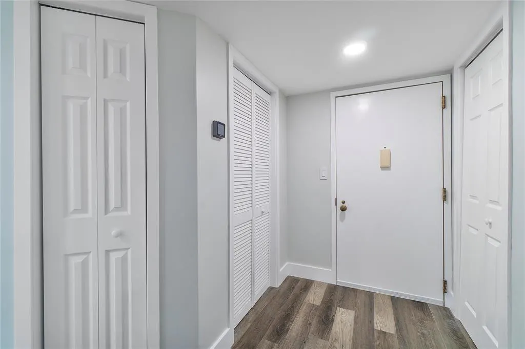 300 THREE ISLANDS Boulevard #306