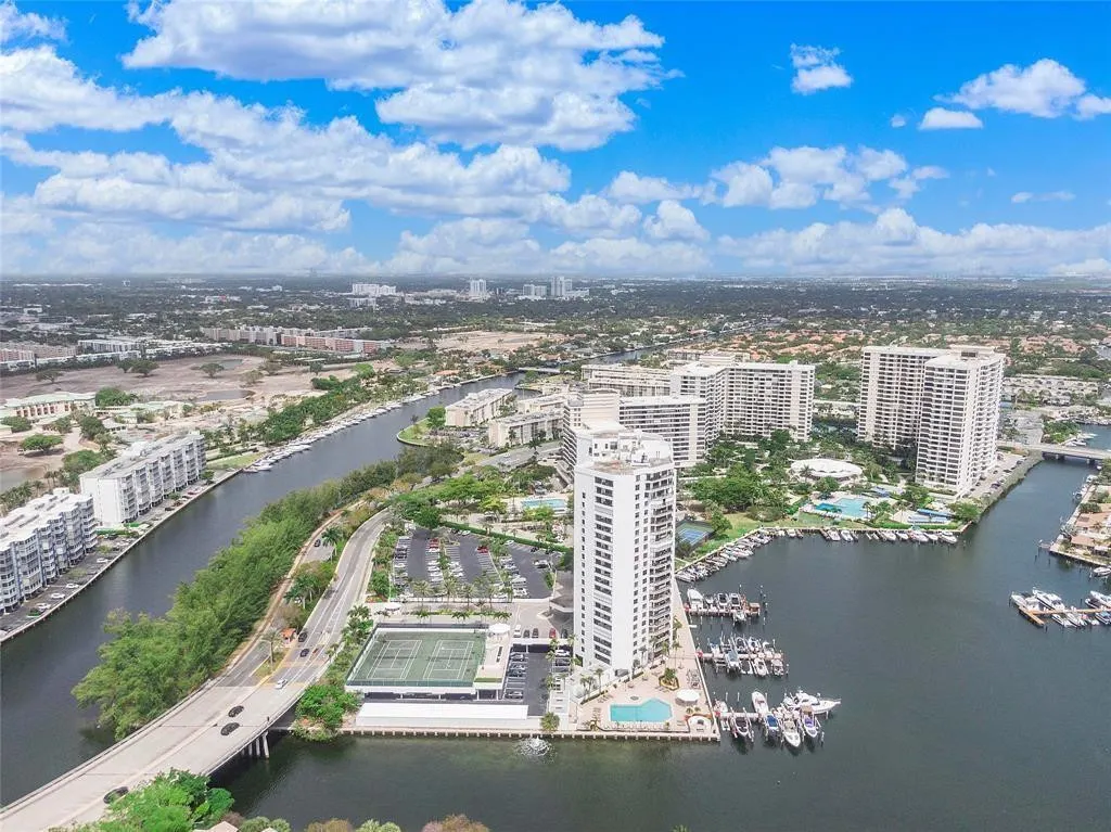 300 THREE ISLANDS Boulevard #306