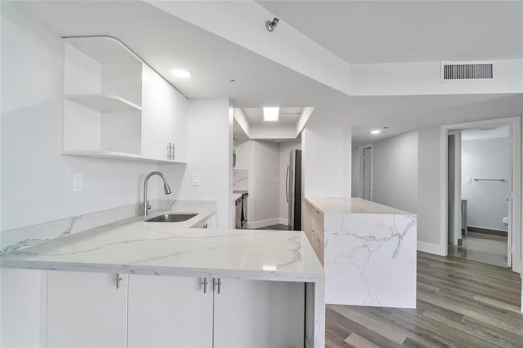 300 THREE ISLANDS Boulevard #306