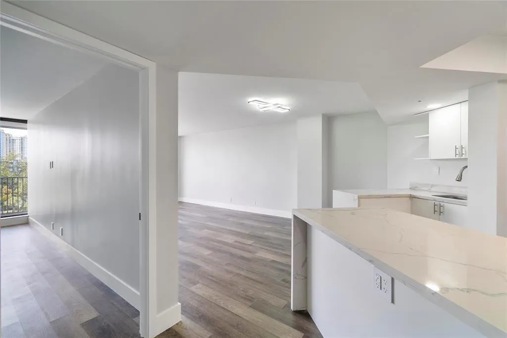 300 THREE ISLANDS Boulevard #306