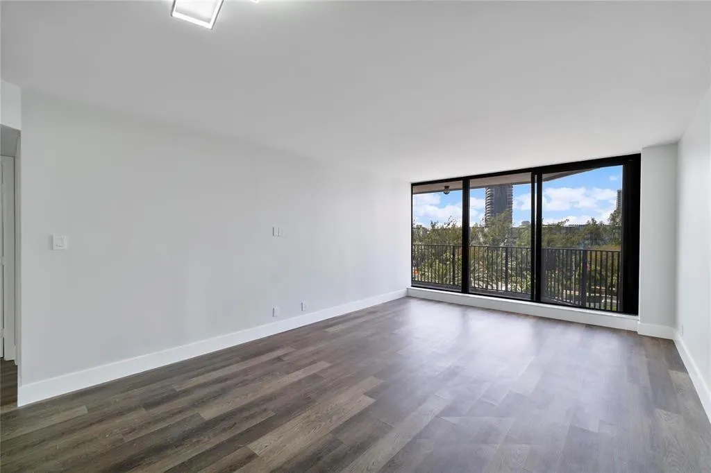 300 THREE ISLANDS Boulevard #306