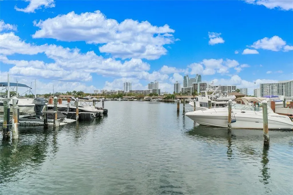 300 THREE ISLANDS Boulevard #306