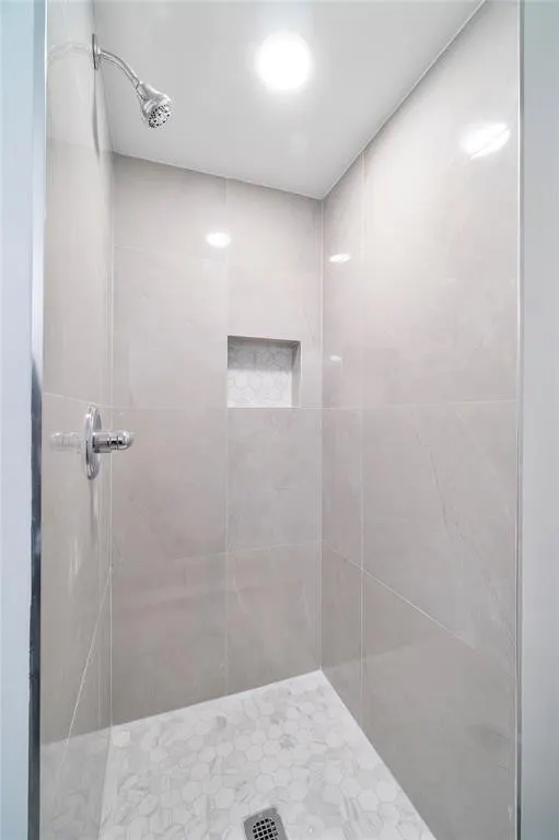 300 THREE ISLANDS Boulevard #306