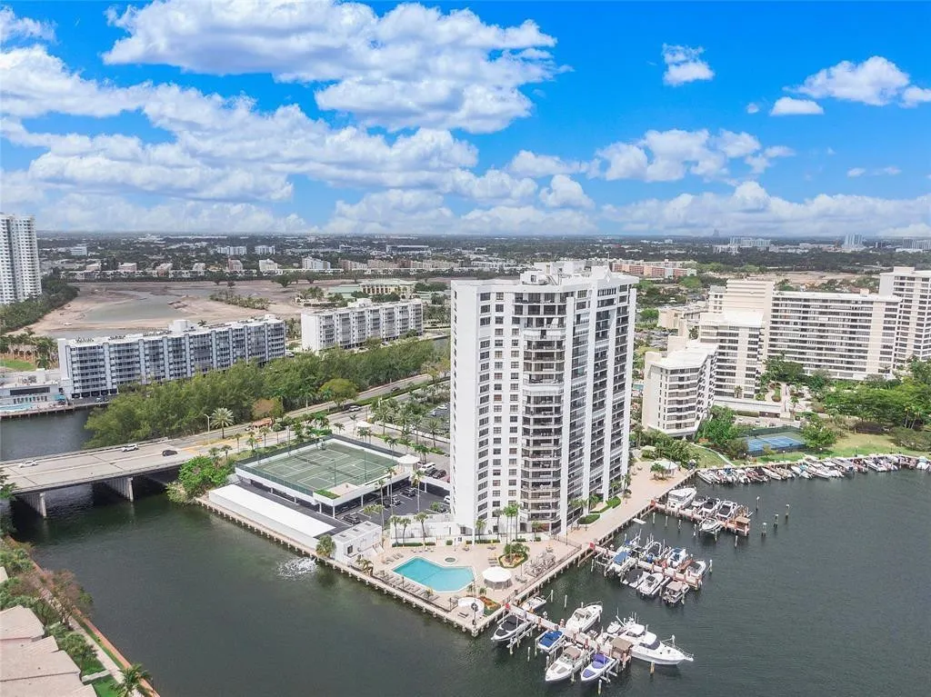 300 THREE ISLANDS Boulevard #306