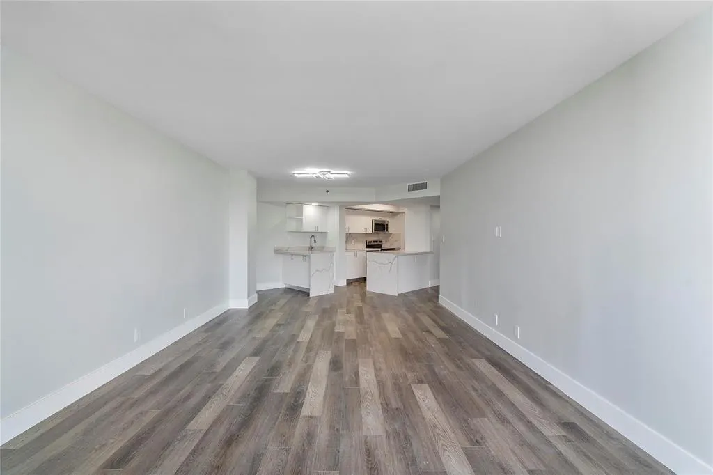 300 THREE ISLANDS Boulevard #306