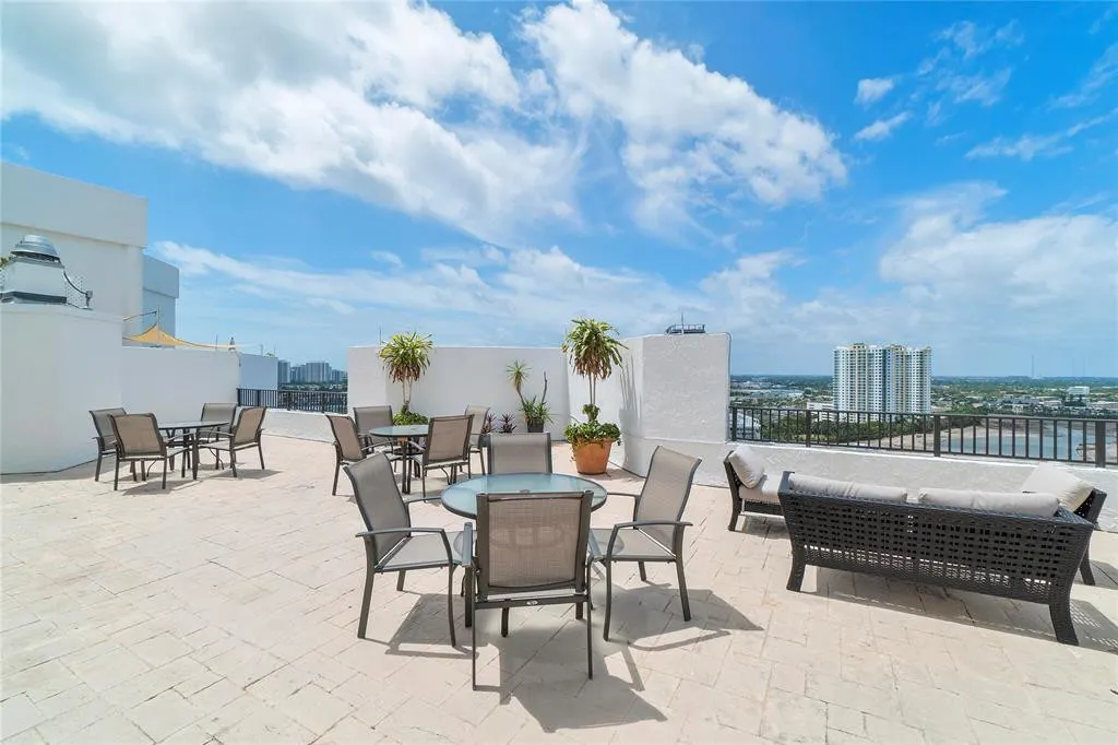 300 THREE ISLANDS Boulevard #306