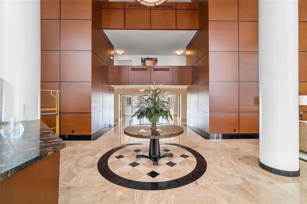 300 THREE ISLANDS Boulevard #306