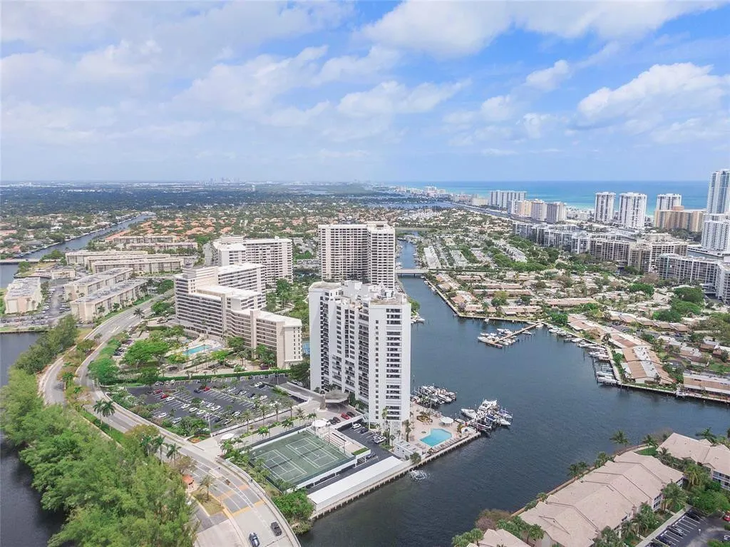 300 THREE ISLANDS Boulevard #306