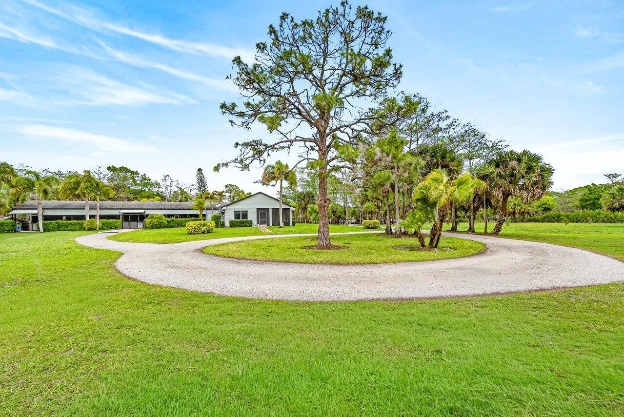 2741 Buck Ridge Trail